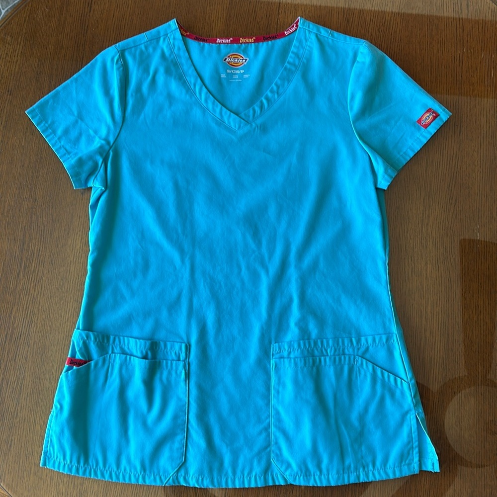 Dickies EDS V-neck size small cotton/poly like new Scrub Top